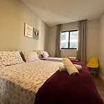 NUS001 - APTO NOVO, 2 Quartos, Super Completo, Churrasqueira à Carvão, Garagem e Internet Rápida